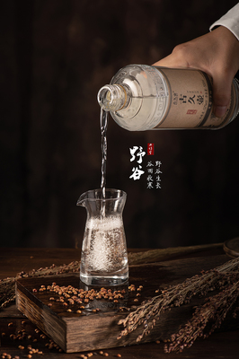 光影酿醇香 大桥白酒的产品摄影美学